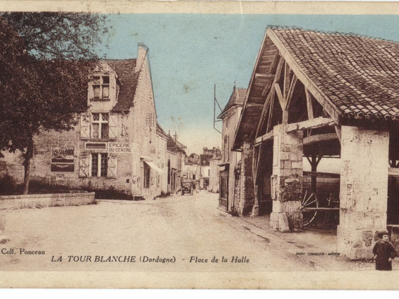 La halle autrefois (à droite)